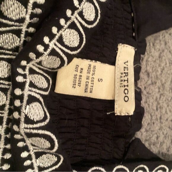 Vertigo Embroidered Top Size Small - Picture 4 of 9